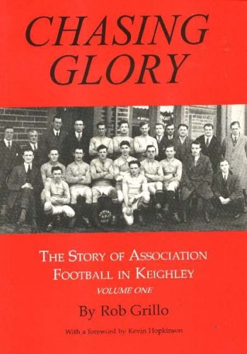 Chasing Glory: Chasing Glory v. 1: Story of Association Football in Keighley (Paperback)
