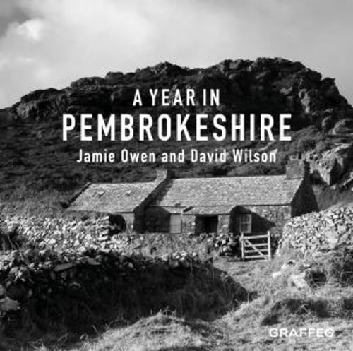 A Year In Pembrokeshire (Hardback)