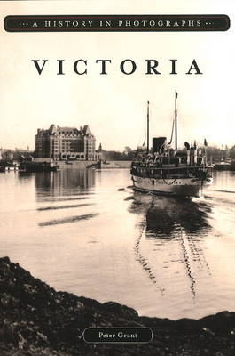Victoria: A History in Photographs (Paperback)