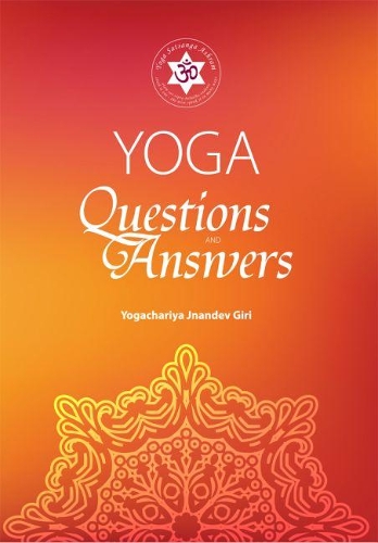 YOGA YOGA Questions & Answers 2018 (Paperback)