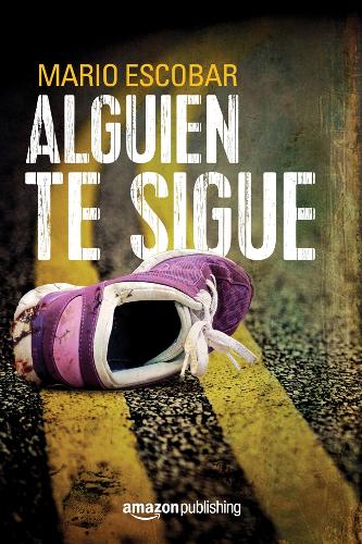 Alguien te sigue (Paperback)
