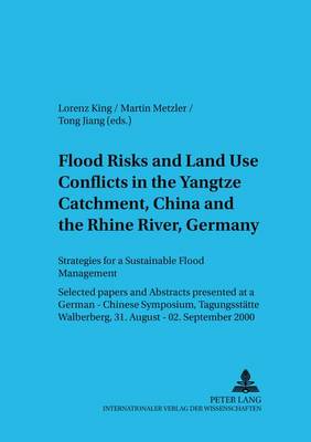 Flood Risks and Land Use Conflicts in the Yangtze Catchment, China and at the Rhine River, Germany: Strategies for a Sustainable Flood Management Selected Papers and Abstracts Presented at a German-Chinese Symposium, Tagungsstaette Walberberg, 31 August - 02 September 2000 - Schriften Zur Internationalen entwicklungs- Und Umweltforschung 2 (Paperback)