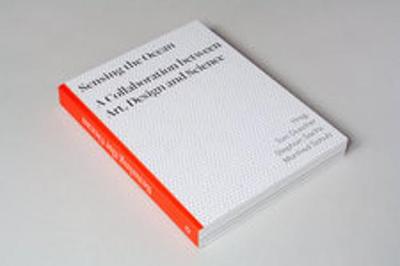 Sensing the Ocean - A Collaboration Between Art, Design and Science (Hardback)