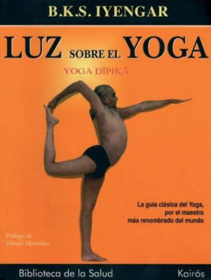 Luz Sobre el Yoga: La Guia Clasica del Yoga, Por el Maestro Mas Renombrado del Mundo (Paperback)