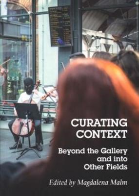 Curating Context Beyond the Gallery and into Other Fields (Hardback)