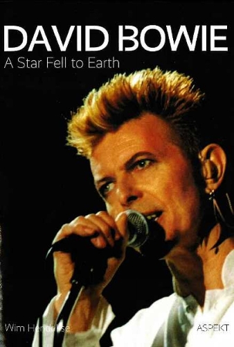 David Bowie: A Star Fell to Earth (Paperback)