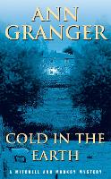 Cold in the Earth (Mitchell & Markby 3): An English village murder mystery of wit and suspense - Mitchell & Markby (Paperback)