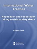 International Water Treaties: Negotiation and Cooperation Along Transboundary Rivers - Routledge Studies in the Modern World Economy (Paperback)