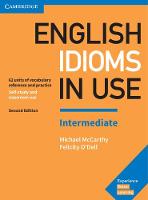 English Idioms in Use Intermediate Book with Answers: Vocabulary Reference and Practice - Vocabulary in Use (Paperback)