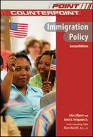 Immigration Policy - Point/Counterpoint: Issues in Contemporary American Society (Hardback)