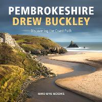 Pembrokeshire: Discovering the Coastal Path (Hardback)