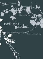 The Twilight Garden: A Guide to Enjoying Your Garden in the Evening Hours (Hardback)