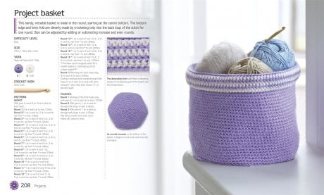 Crochet Step by Step: More Than 100 Techniques and Crochet Patterns (Hardback)