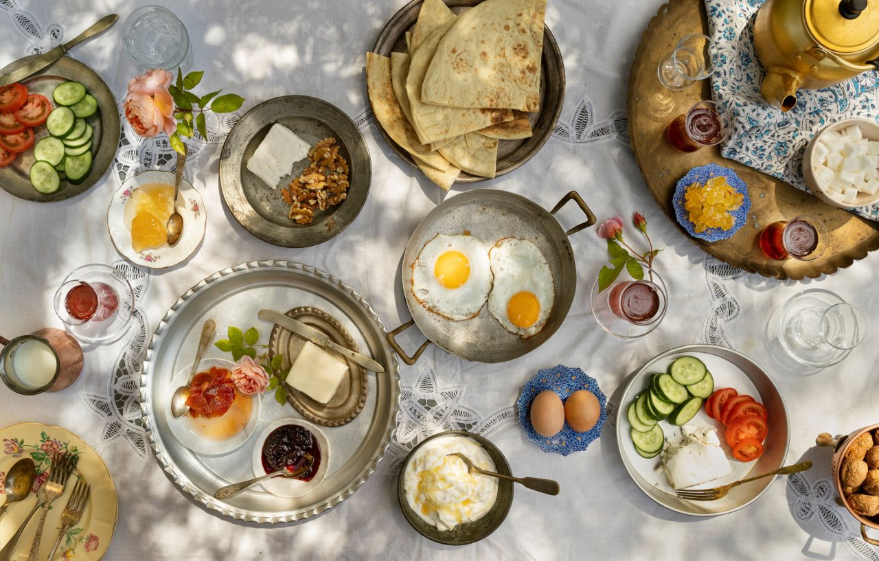 Pomegranates & Artichokes by Saghar Setareh Waterstones