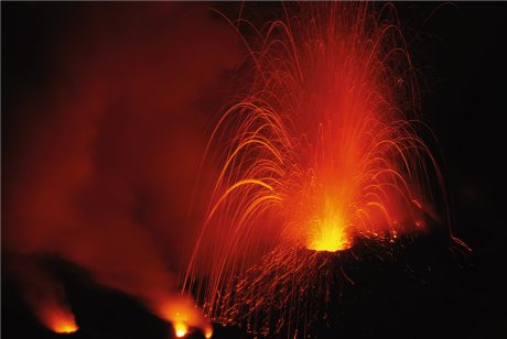 Mountains of Fire: The Menace, Meaning, and Magic of Volcanoes ,  Oppenheimer, Clive 