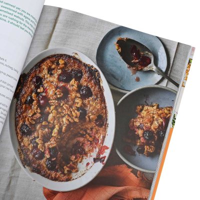 The Official Veganuary Cookbook: 100 Amazing Vegan Recipes for Everyone! (Hardback)