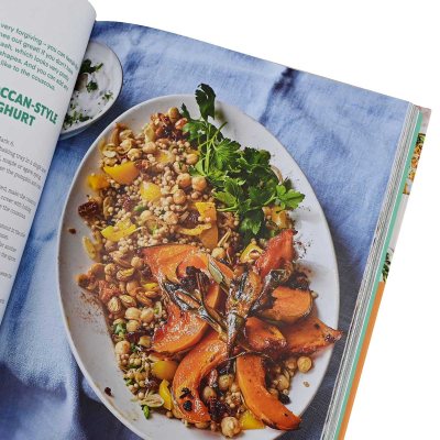 The Official Veganuary Cookbook: 100 Amazing Vegan Recipes for Everyone! (Hardback)