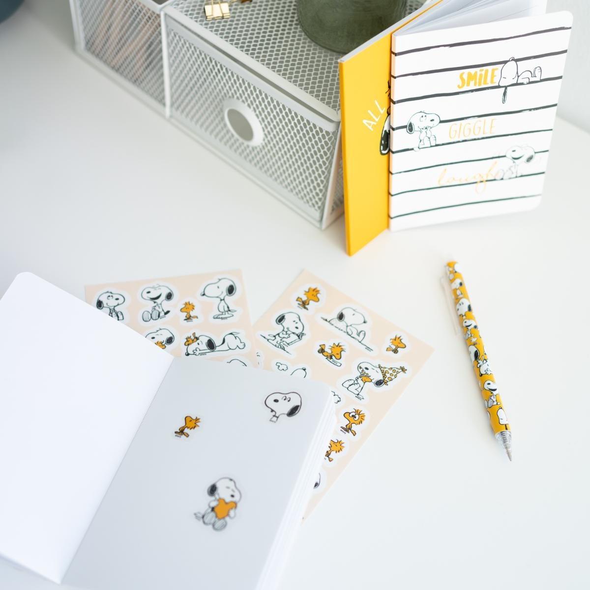 Snoopy Stationery Set | Waterstones