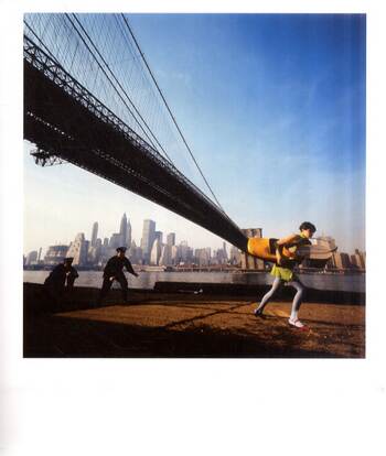 アート・デザイン・音楽 Guy Bourdin by Alison M. Gingeras 71sICHunm7L._UF1000,1000_QL80_.jpg