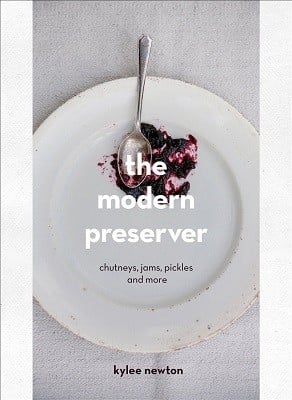 The Modern Preserver: A mindful cookbook packed with seasonal appeal (Hardback)